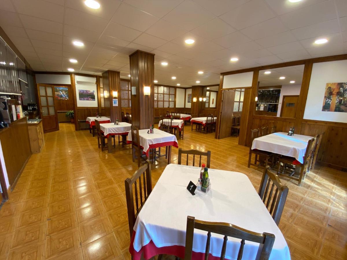 Hostal Can Josep Сорт Экстерьер фото